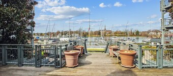 Waterfront 2-Bedroom Condo on Spa Creek