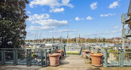 Waterfront 2-Bedroom Condo on Spa Creek