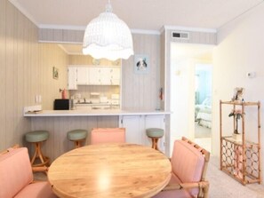 Dining - 2 BR 2 BA Ocean Front building Pool and Tennis (Ocean City)