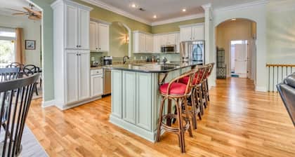 Dog Friendly! 4 bedroom, 4 bath house w/private pool near the MarshWalk
