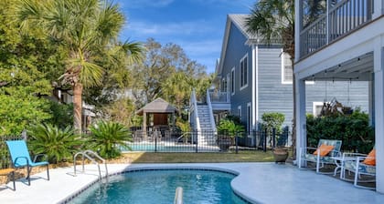 Dog Friendly! 4 bedroom, 4 bath house w/private pool near the MarshWalk
