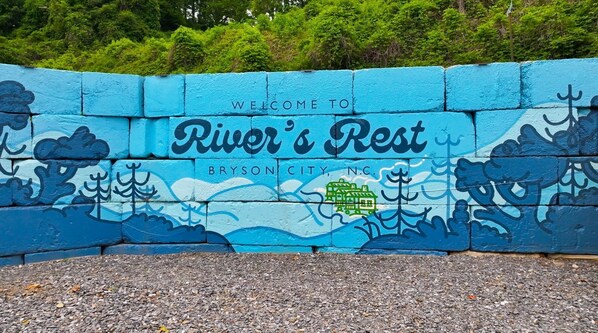 Property grounds - Deer's Den River Tiny Luxury Living with River Views (Bryson City)