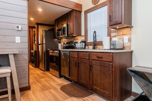 Fridge, oven, stovetop, dishwasher - Deer's Den River Tiny Luxury Living with River Views (Bryson City)