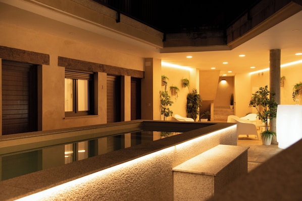 Seasonal outdoor pool - Hostería La milla Rural (Serradilla del Arroyo)