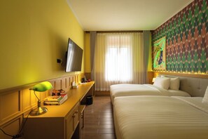 Minibar, in-room safe, desk, laptop workspace - Senglao Boutique Hotel (Luang Prabang)