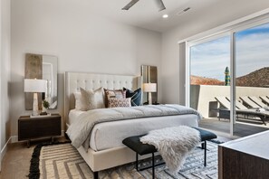 7 Schlafzimmer, Schreibtisch, Bügeleisen/Bügelbrett, Reisekinderbett