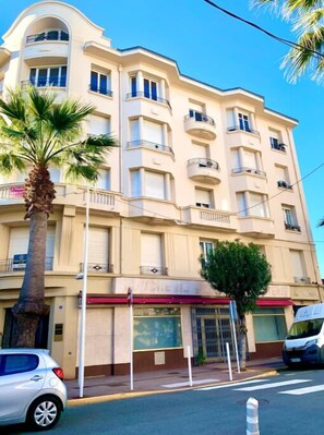 Exterior - Bel Appartement Refait à Neuf Proche Plages (Antibes)