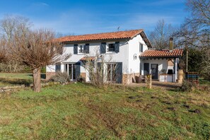 Exterior - Large house with SPA and not overlooked (Laglorieuse)