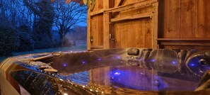 Outdoor spa tub - Large house with SPA and not overlooked (Laglorieuse)