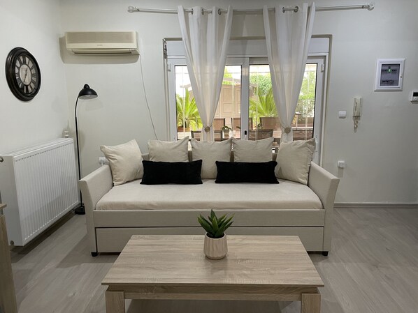 TV - Triptolemus Stay Inn (Elefsina)