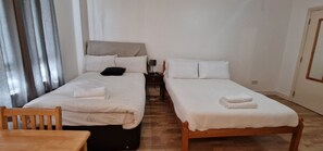 1 slaapkamer, een strijkplank/strijkijzer, wifi, beddengoed