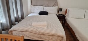 1 slaapkamer, een strijkplank/strijkijzer, wifi, beddengoed