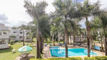 Kolam renang outdoor