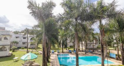 Lux Suites Royal Palm Studio Apartment