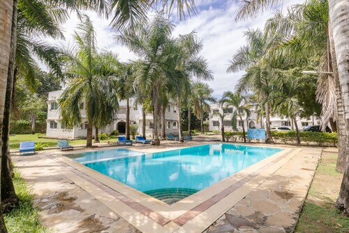 Lux Suites Royal Palm Studio Apartment