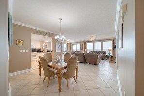 Interior - Pet Friendly-Grills-Hot Tub-Poolside Cafe-Room Service-Fitness Center (Panama City Beach)