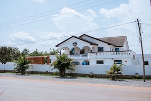 Exterior - Ben and Moons Lodge and Event Center (North Legon)