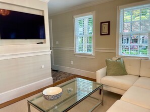 Smart TV - West End - Commercial Street, Charming 2-Bedroom with Beach Access - Sleeps 4! (Provincetown)