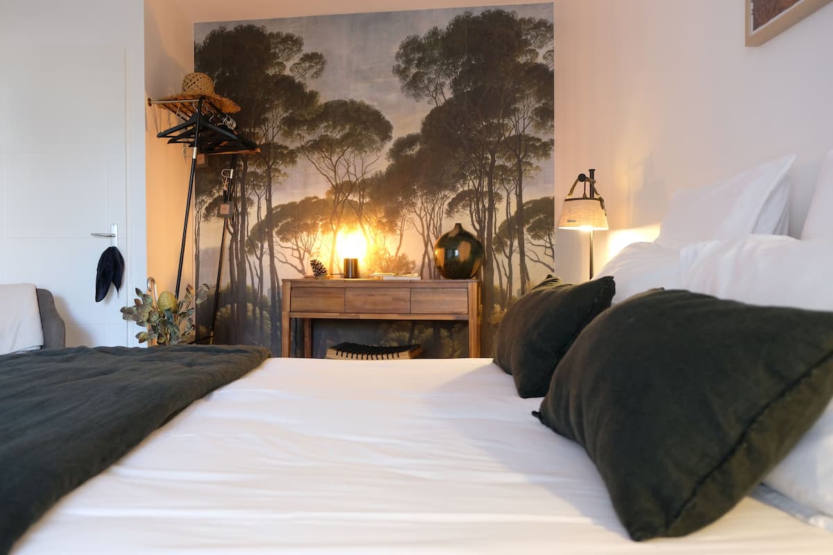 Comfort tweepersoonskamer, uitzicht op tuin | Geluiddichte muren, gratis wifi, beddengoed