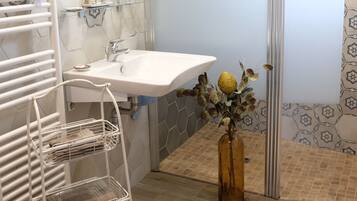 Comfort Double Room, Garden View | Bathroom