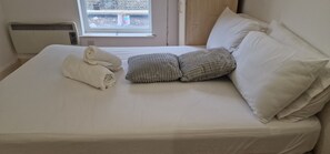 1 chambre, fer et planche à repasser, Wi-Fi, draps fournis