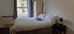 1 chambre, fer et planche à repasser, Wi-Fi, draps fournis