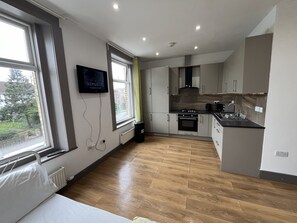 Køleskab, mikrobølgeovn, ovn, elkedel