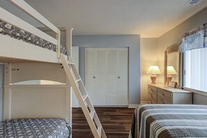 2 habitaciones, tabla de planchar con plancha y acceso a internet 