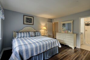 2 bedrooms, iron/ironing board, Internet, bed sheets - Sunset Rentals | Island House 146 | Dog Friendly (Hilton Head Island)