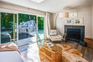 TV, fotballspill og kontorer