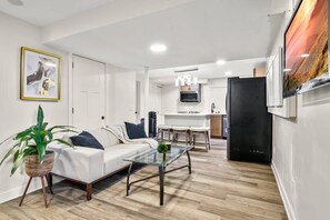 TV, offices - BRAND NEW! Private and Modern 2BR Unit (Minneapolis)