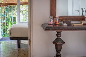 Eenvoudige eenpersoonskamer, gedeelde badkamer | Een strijkplank/strijkijzer, gratis wifi