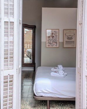 Standard Double or Twin Room, 1 Bedroom, Private Bathroom, Garden View | Iron/ironing board, free WiFi - Verdi 254 (Barcelona)