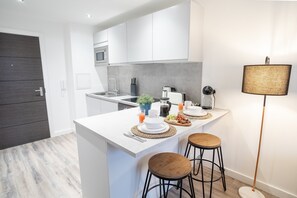 Executive-Apartment | Essbereich im Zimmer