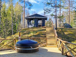 Outdoor spa tub - Matikkala Cottages (Ruokolahti)