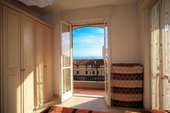 スタンダード アパートメント | リビング エリア | 55 インチのテレビ (ケーブル放送視聴可)