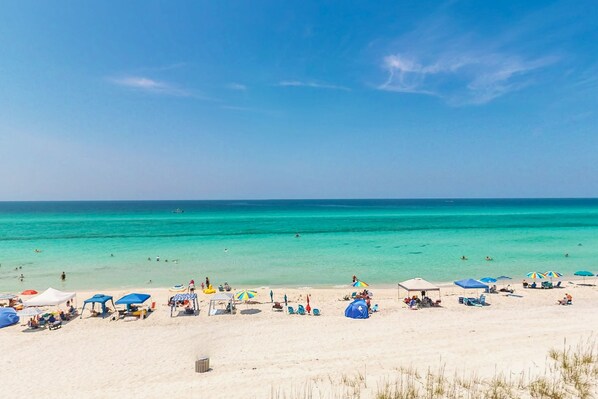 On the beach - Beachfront condo with furnished balcony, pools, tennis courts, & hot tub (Panama City Beach)