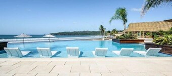 Stylish & comfortable beach accommodations for 4 people, 2 Bedrooms, 2 Bathrooms