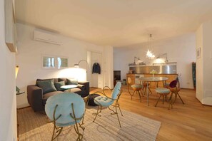 Smart TV, books - Barbara elegant apt, with lift and airco, Bellagio Como Lake (Bellagio)