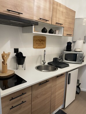 雪櫃、微波爐、爐具、咖啡機/沖茶器