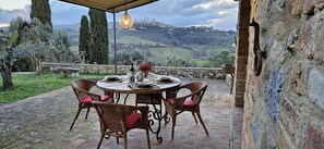 Outdoor dining - Exclusive Farmhouse Pool & View of San Gimignano (Toscana)