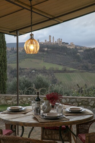 Exclusive Farmhouse Pool & View of San Gimignano