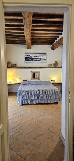 Interior - Exclusive Farmhouse Pool & View of San Gimignano (Toscana)