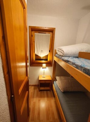 1 bedroom, iron/ironing board, free WiFi