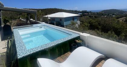 Seabreeze cottage with private pool and sunset view