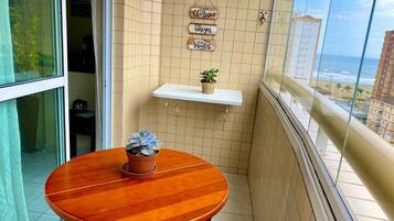 Apartment | Outdoor dining