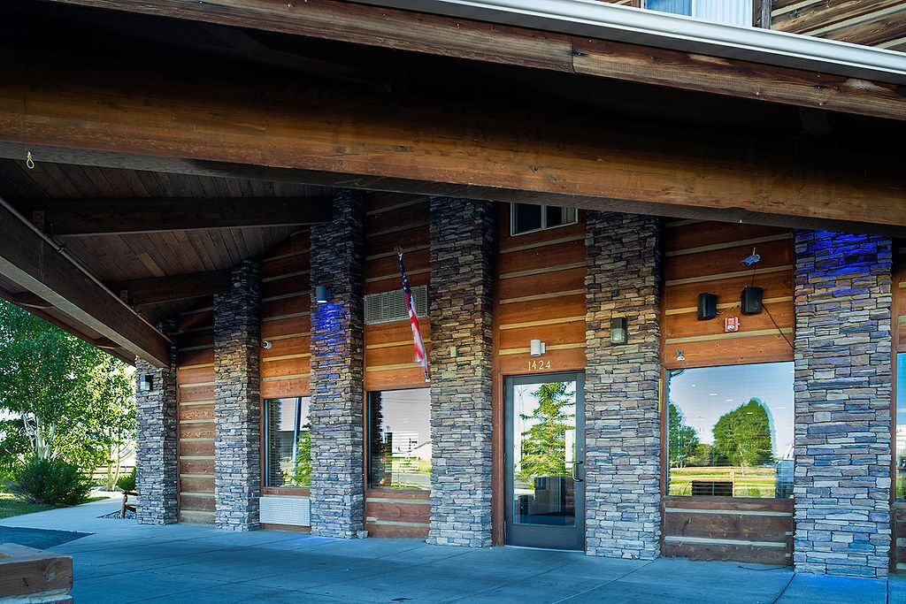 Pinedale Hotel & Suites
