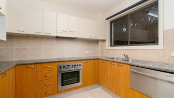 Family Apartment | Private kitchen | Full-size fridge, microwave, oven, electric kettle