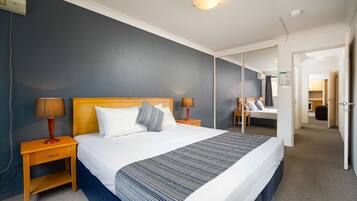 Classic Apartment | Iron/ironing board, free WiFi, bed sheets