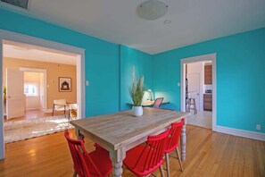 Dining - Bright & Airy Apartment w Massive Master Suite  (Wilmington)